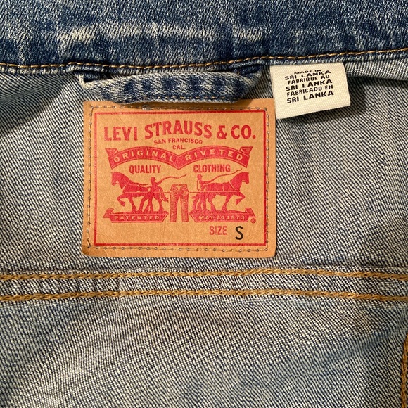 Levi’s Women’s Denim Jacket - Picture 3 of 5